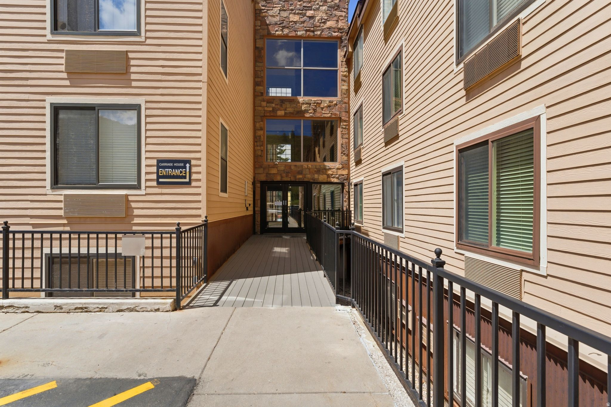 CARRIAGE HOUSE CONDOMINIUMS - Residential