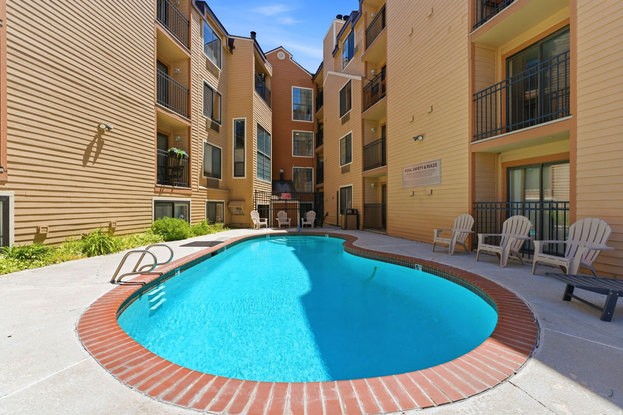 CARRIAGE HOUSE CONDOMINIUMS - Residential