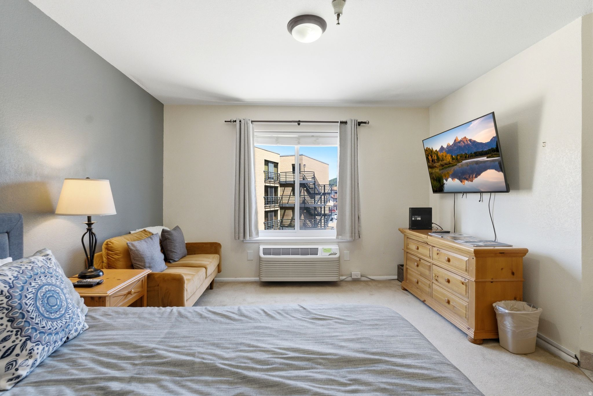 CARRIAGE HOUSE CONDOMINIUMS - Residential