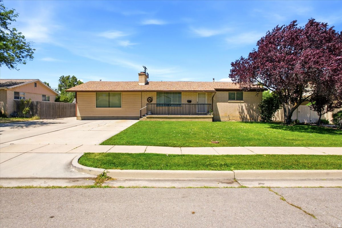 GOLDEN ACRES - Residential