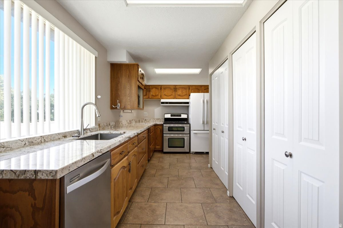 GOLDEN ACRES - Residential