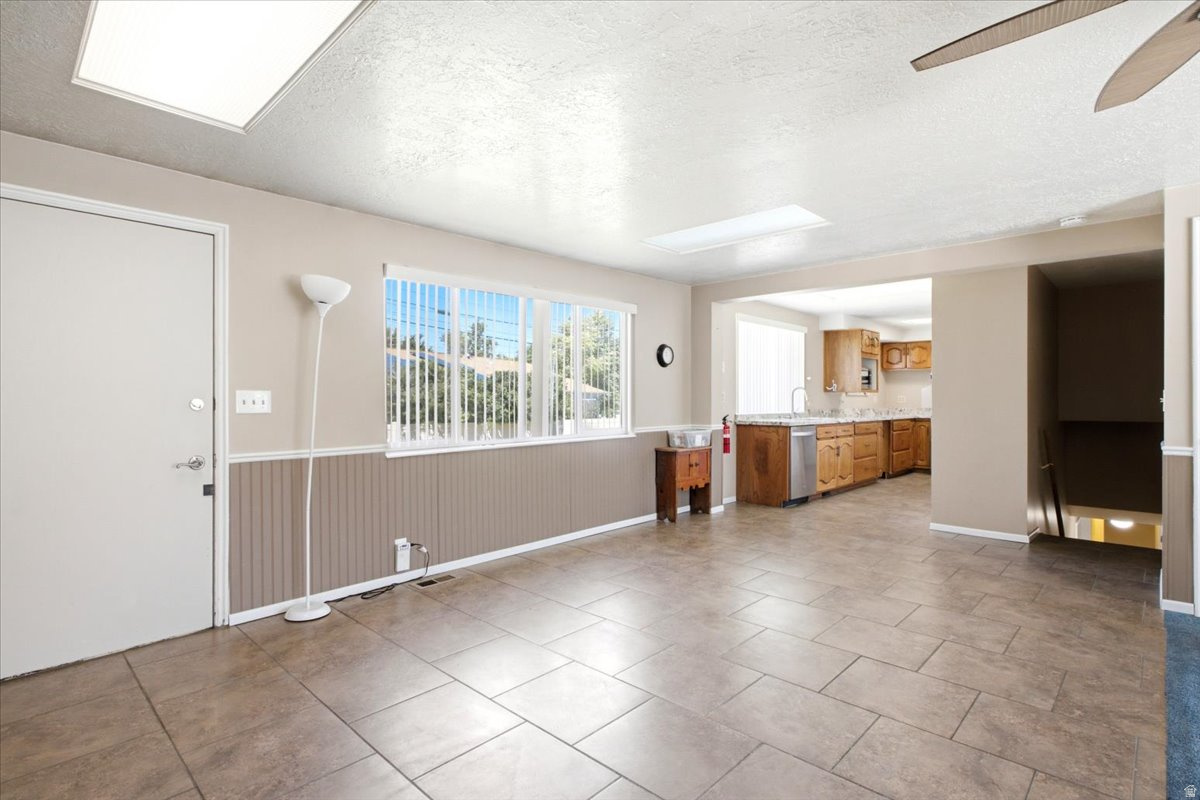 GOLDEN ACRES - Residential