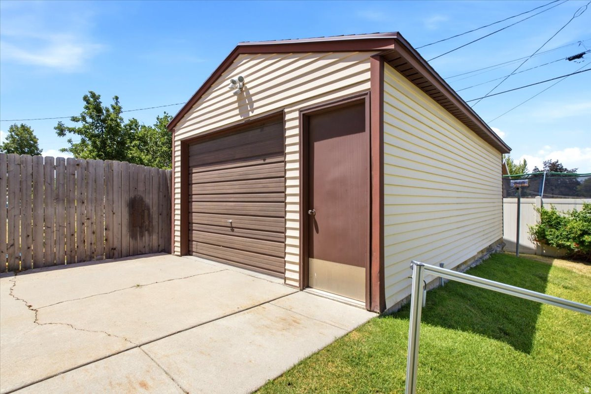 GOLDEN ACRES - Residential