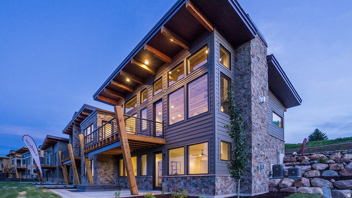 THE RIDGE TOWNHOMES - Residential