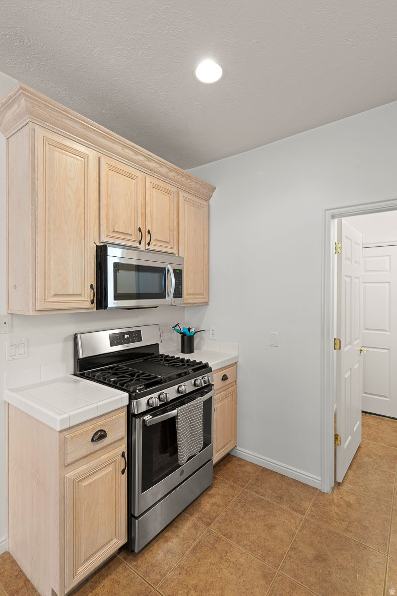 RIDGEPOINTE - Residential