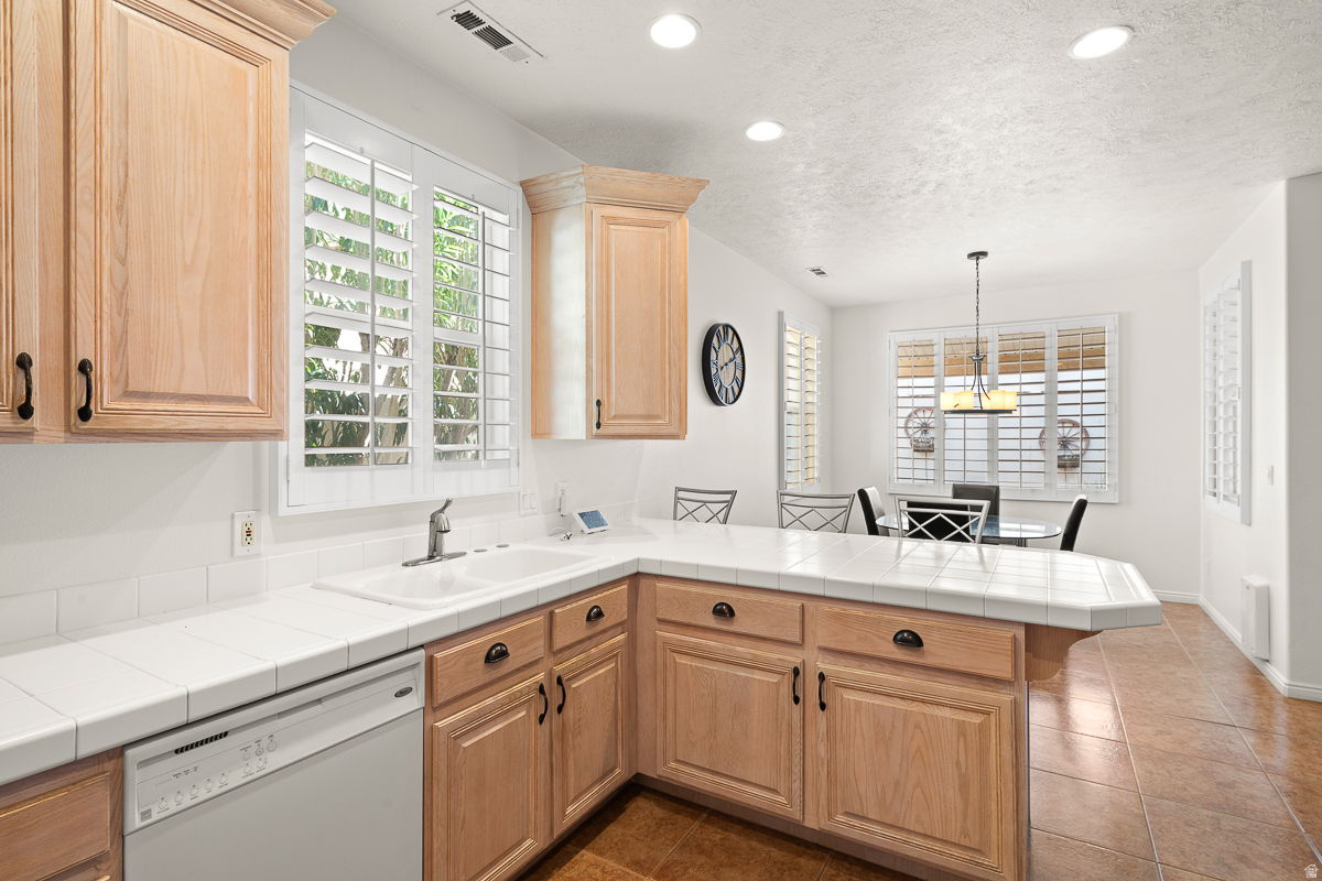 RIDGEPOINTE - Residential