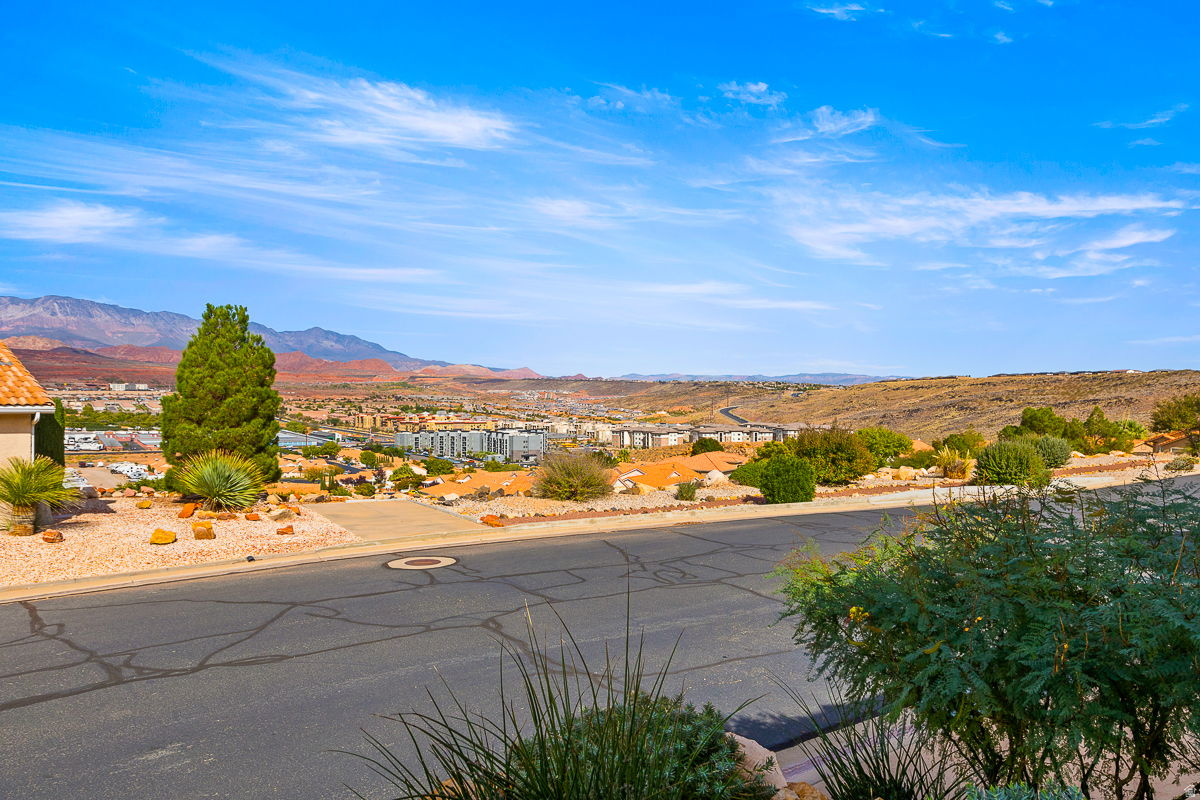 RIDGEPOINTE - Residential