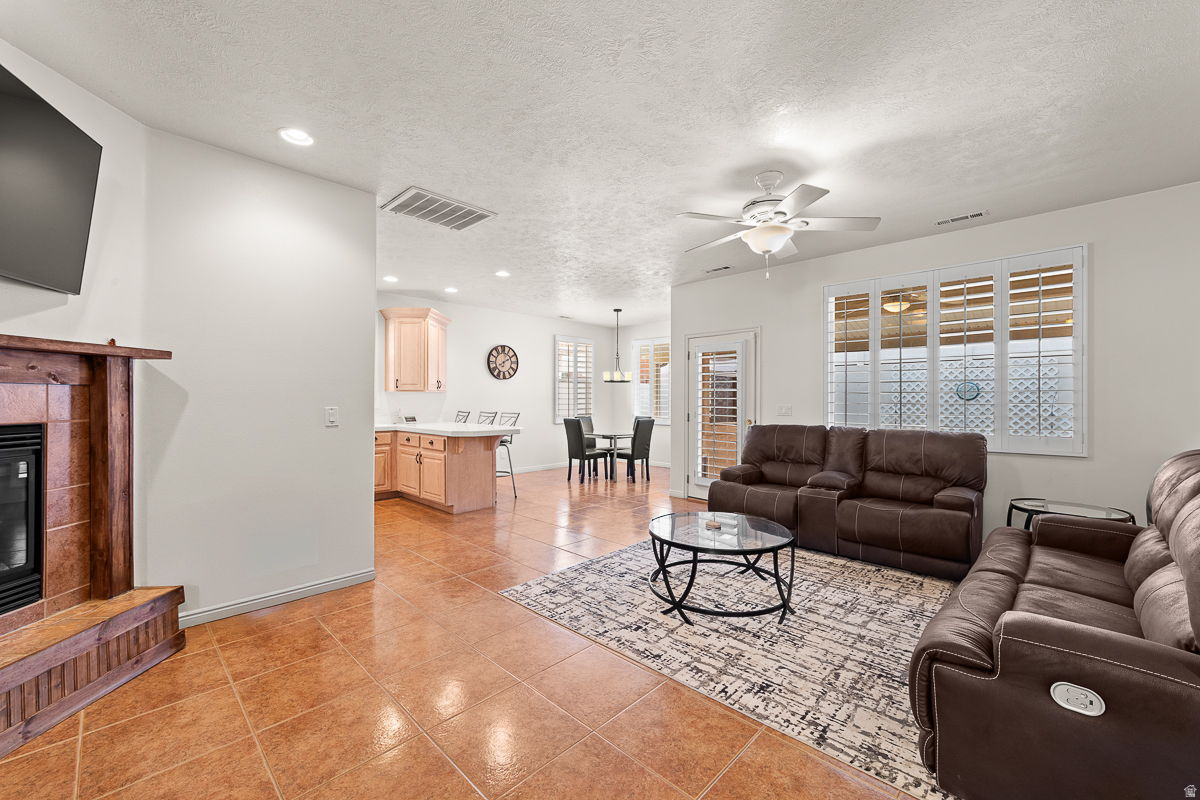 RIDGEPOINTE - Residential