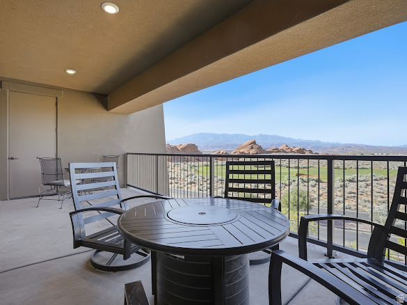 VILLAS AT SAND HOLLOW - Residential