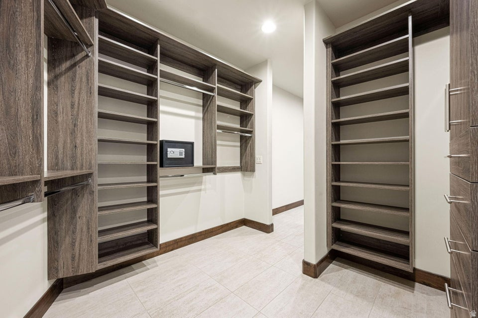 RESERVE OF ENTRADA SNOW CANYON EST A - Residential