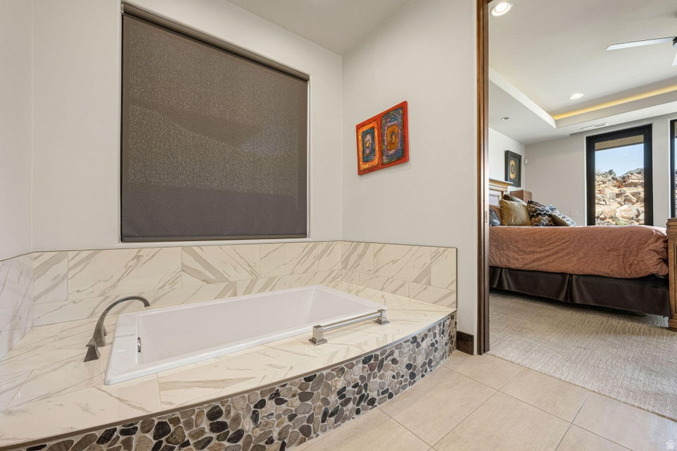 RESERVE OF ENTRADA SNOW CANYON EST A - Residential