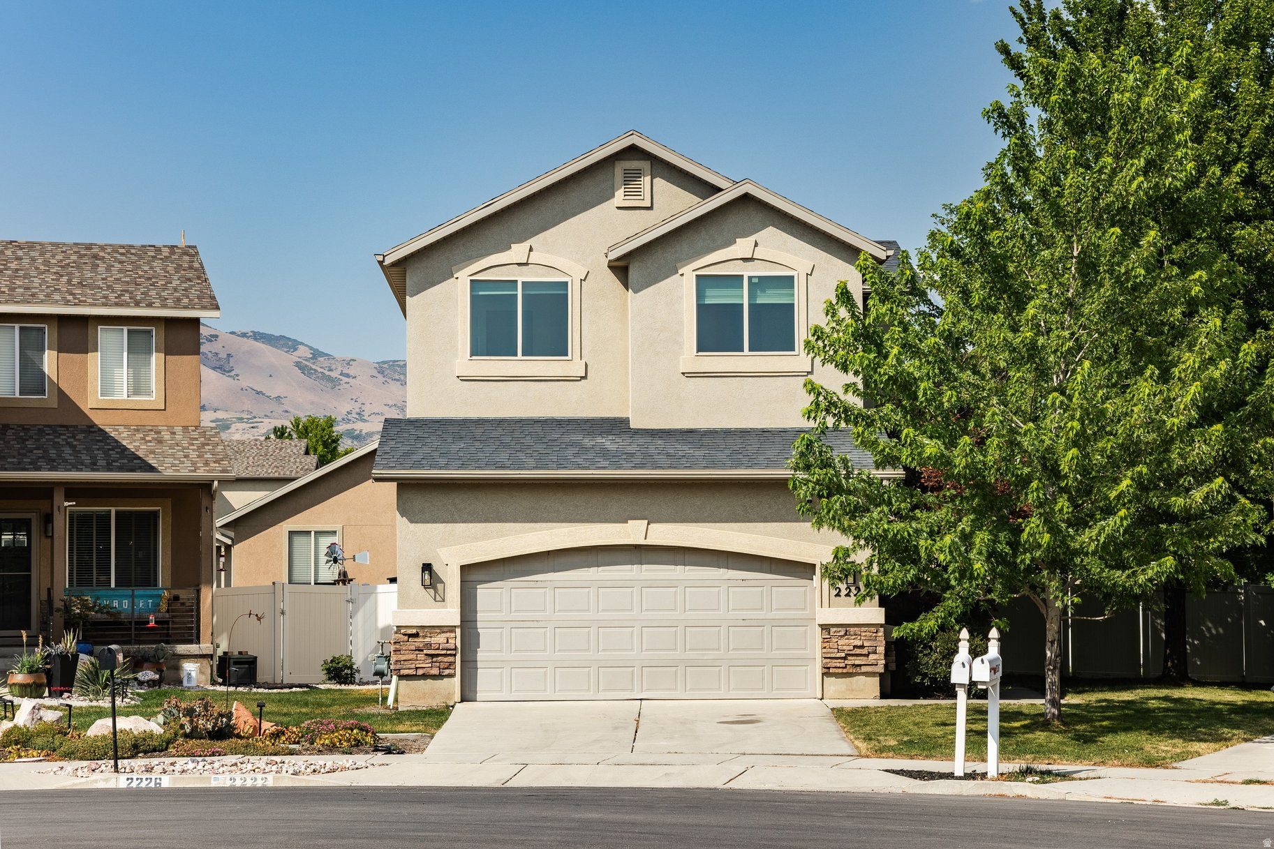 POINTE MEADOWS - Residential