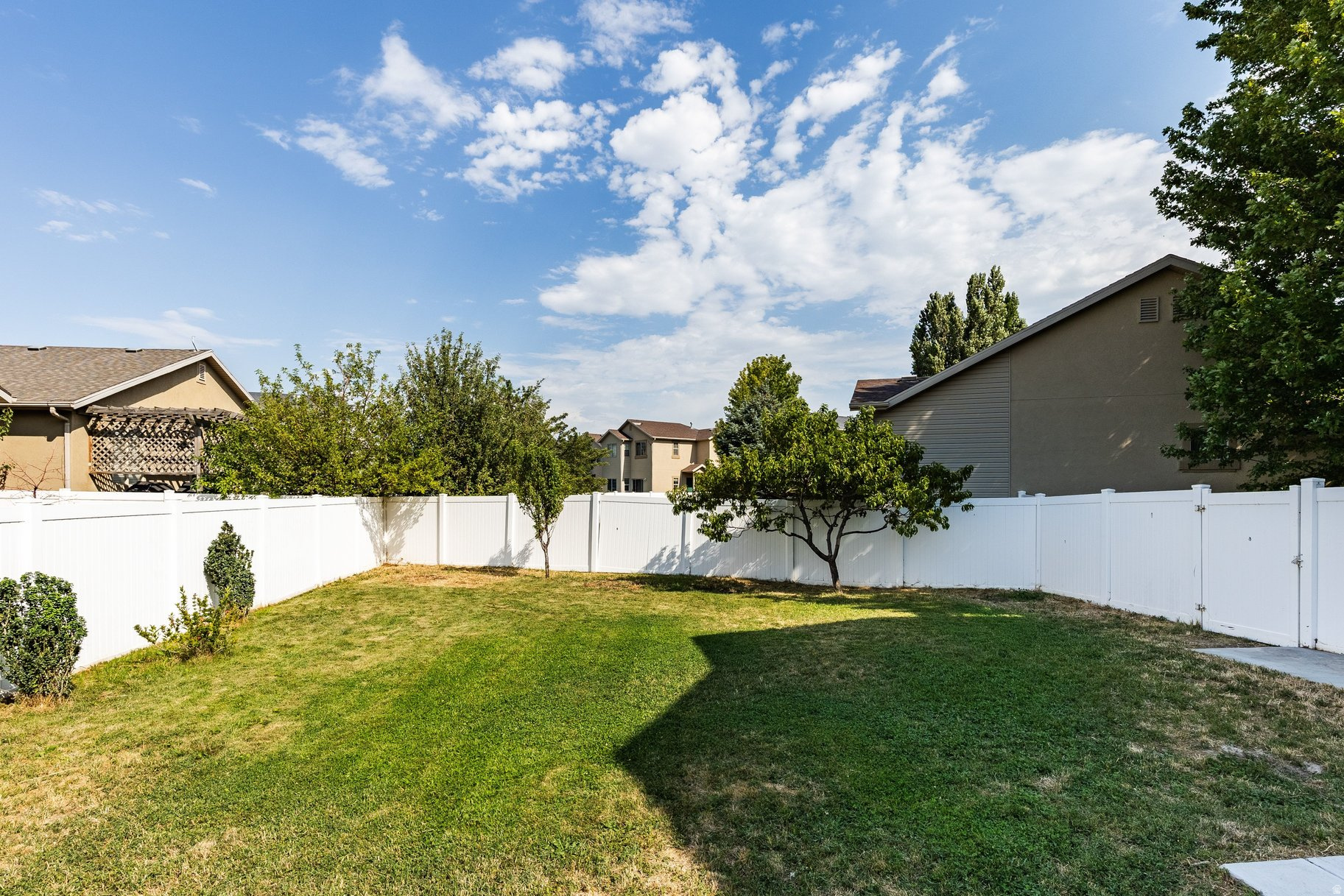 POINTE MEADOWS - Residential