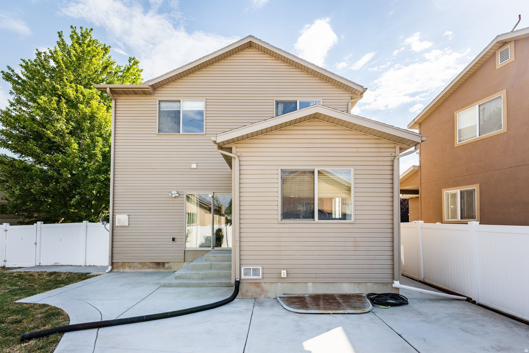 POINTE MEADOWS - Residential