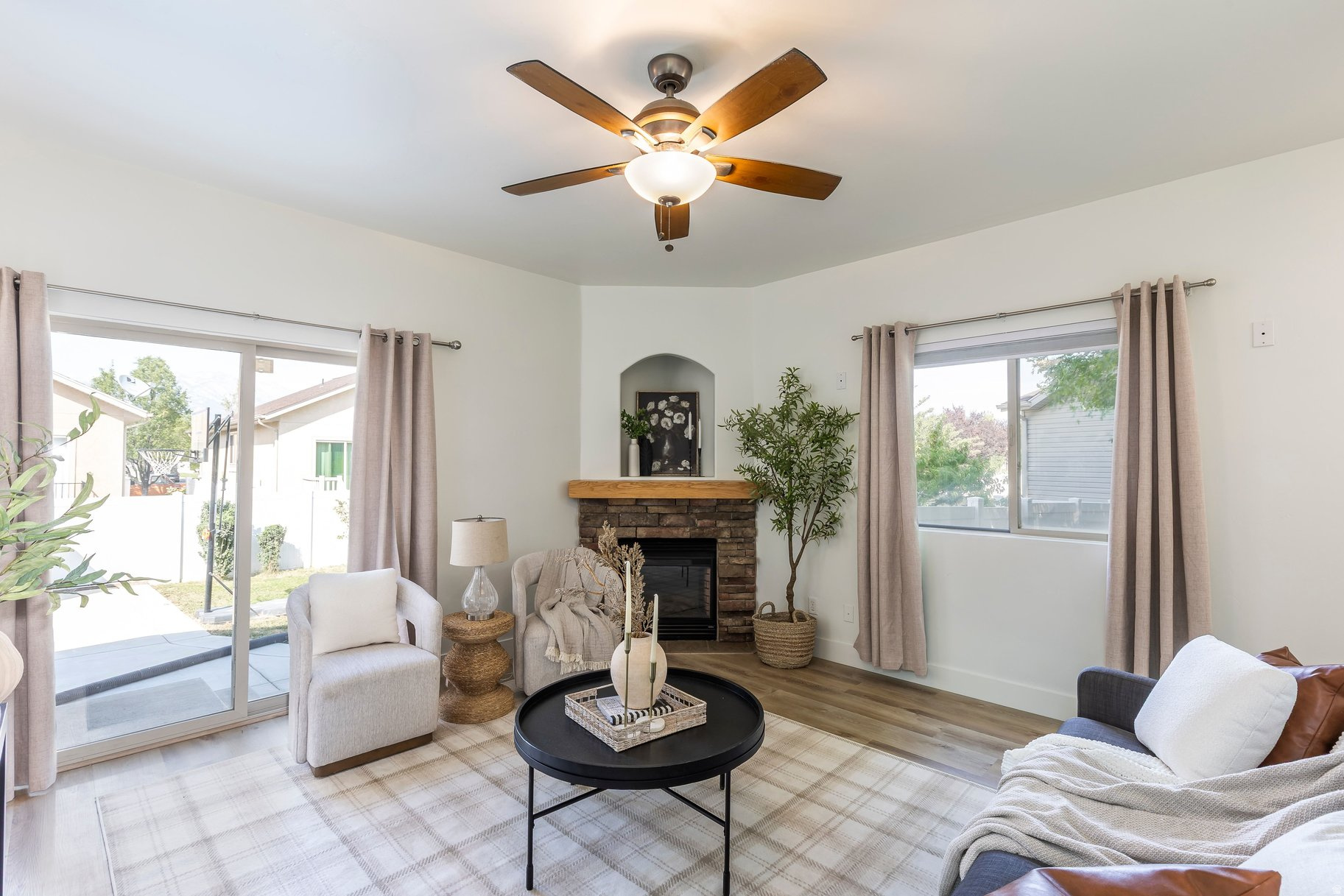 POINTE MEADOWS - Residential