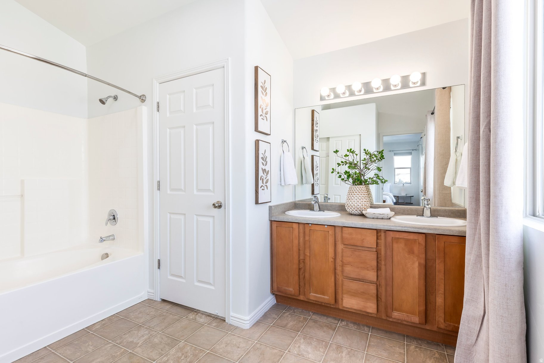POINTE MEADOWS - Residential