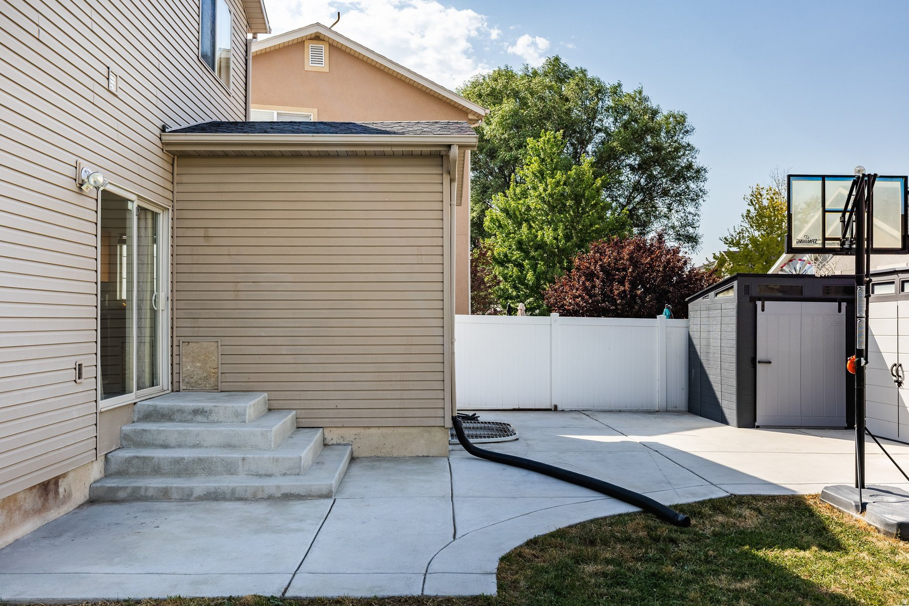 POINTE MEADOWS - Residential