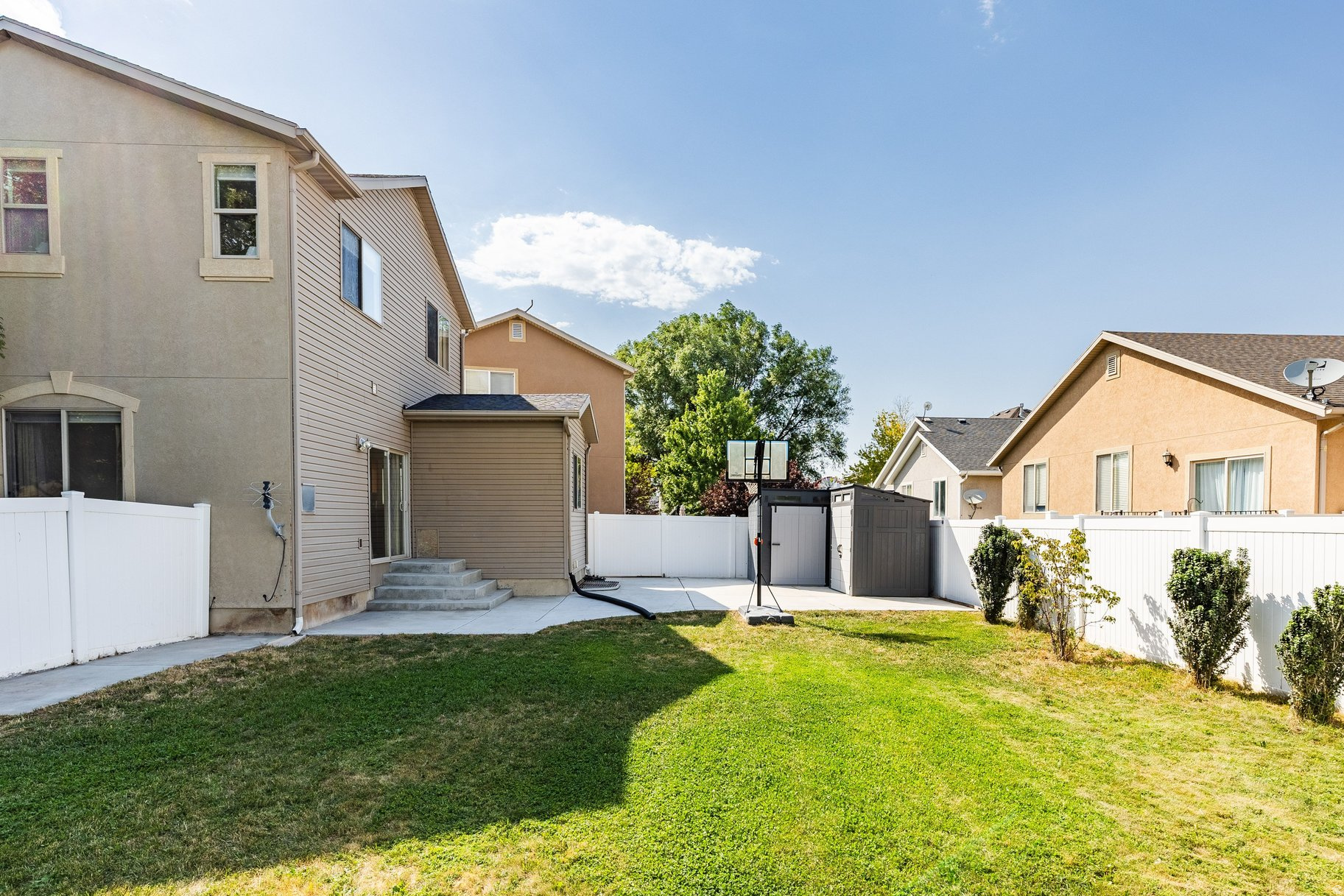 POINTE MEADOWS - Residential