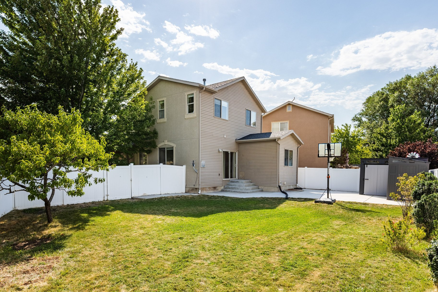 POINTE MEADOWS - Residential