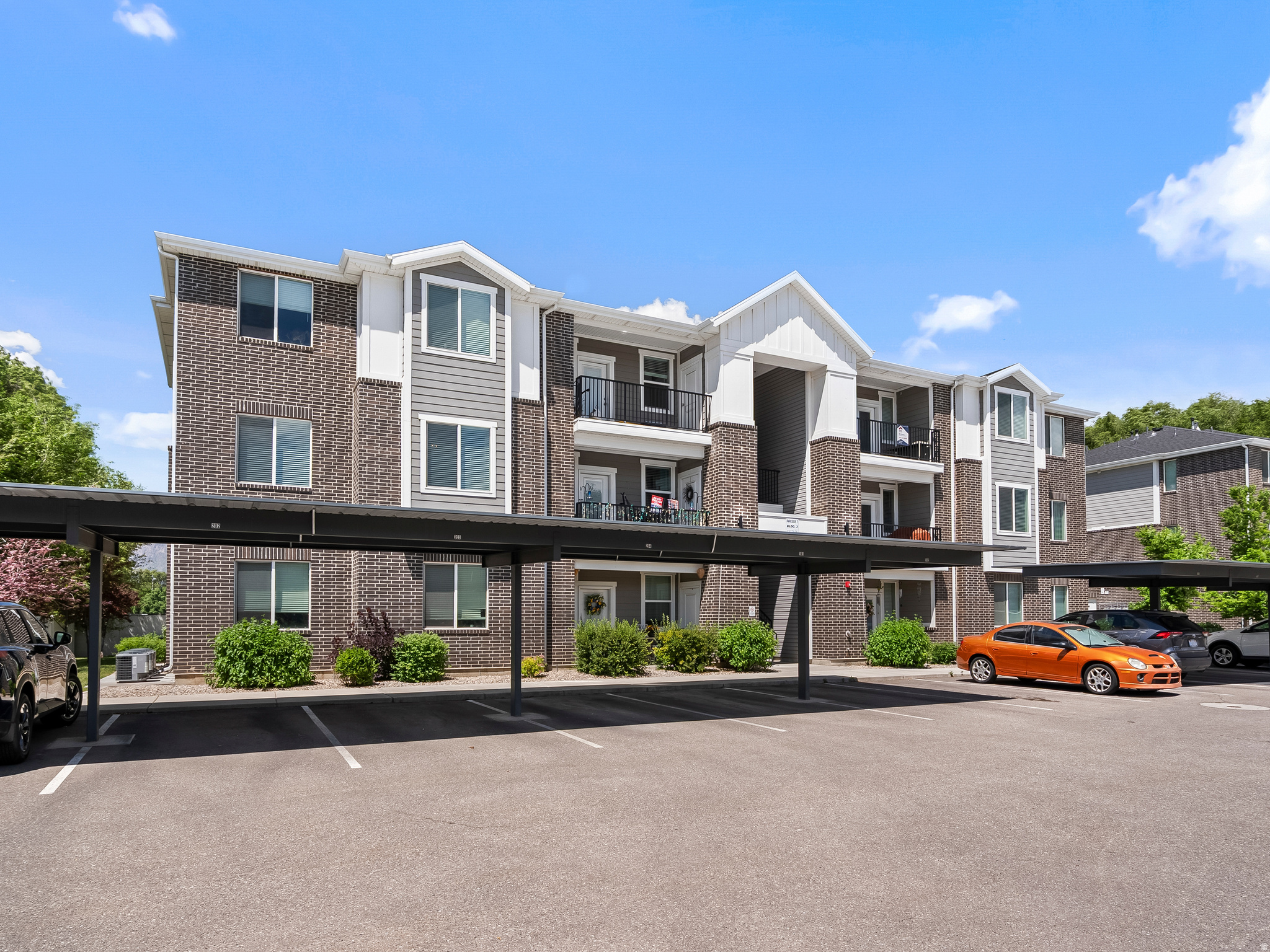 PARKSIDE SEVEN - Residential