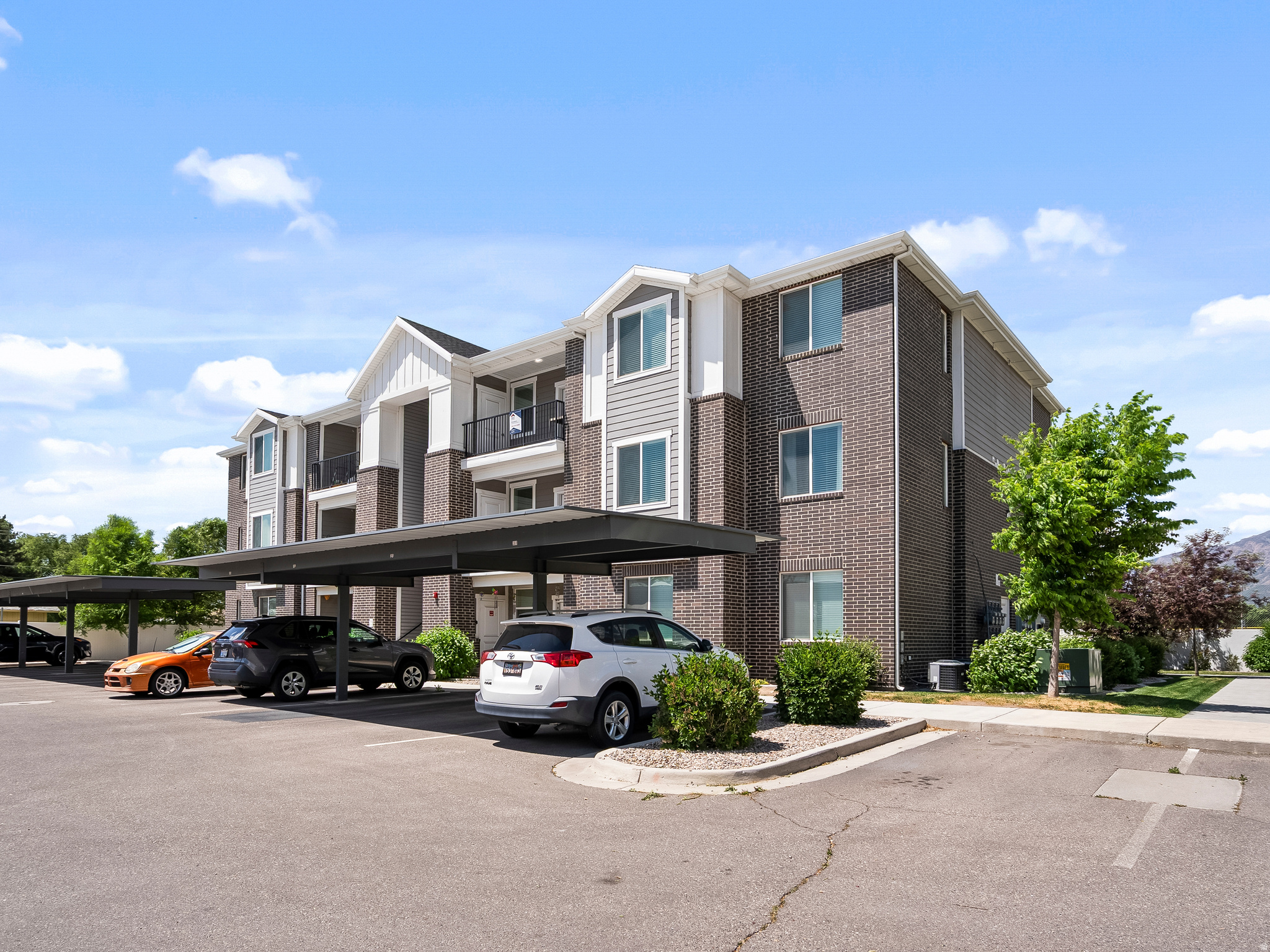 PARKSIDE SEVEN - Residential