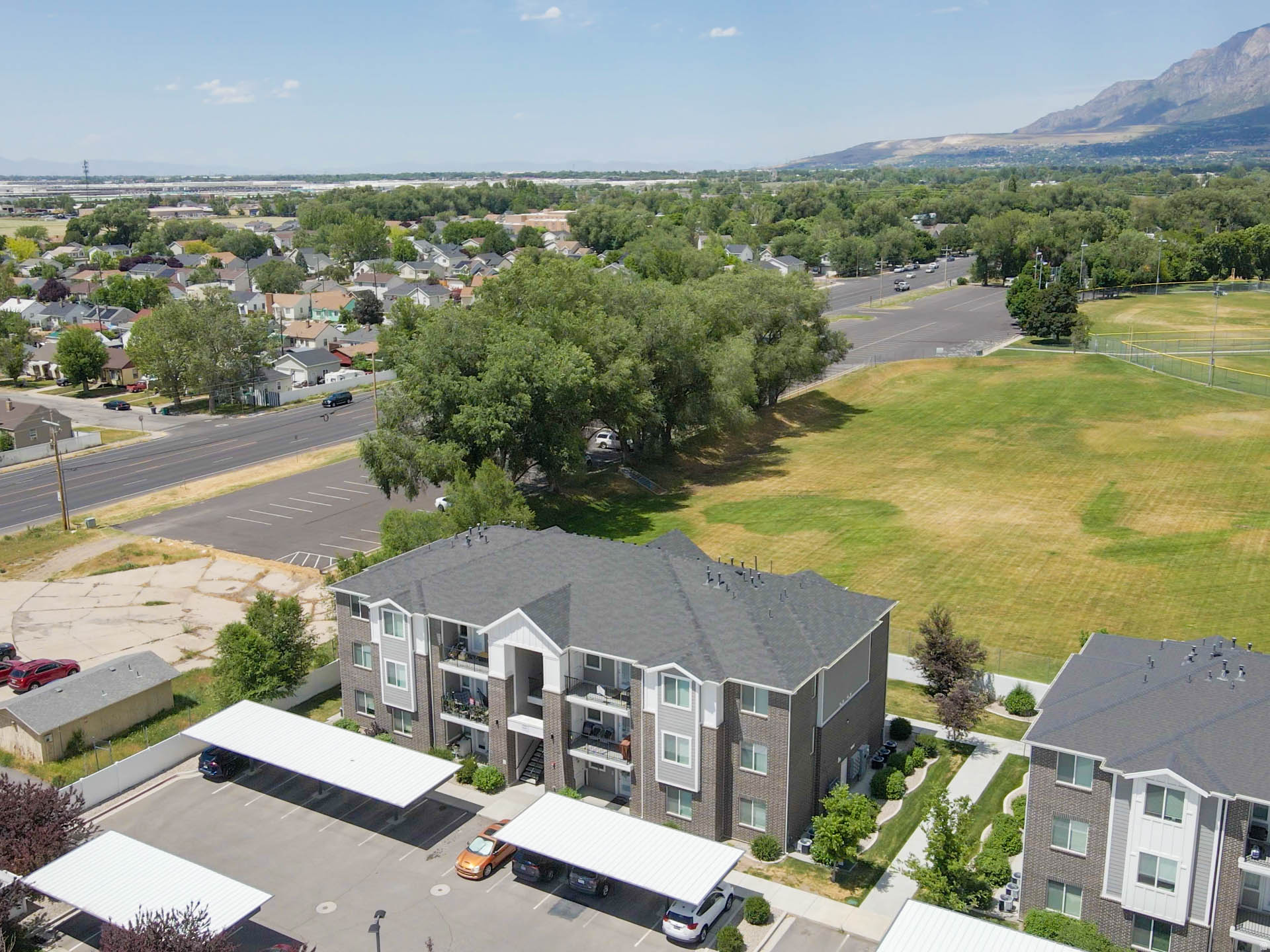 PARKSIDE SEVEN - Residential