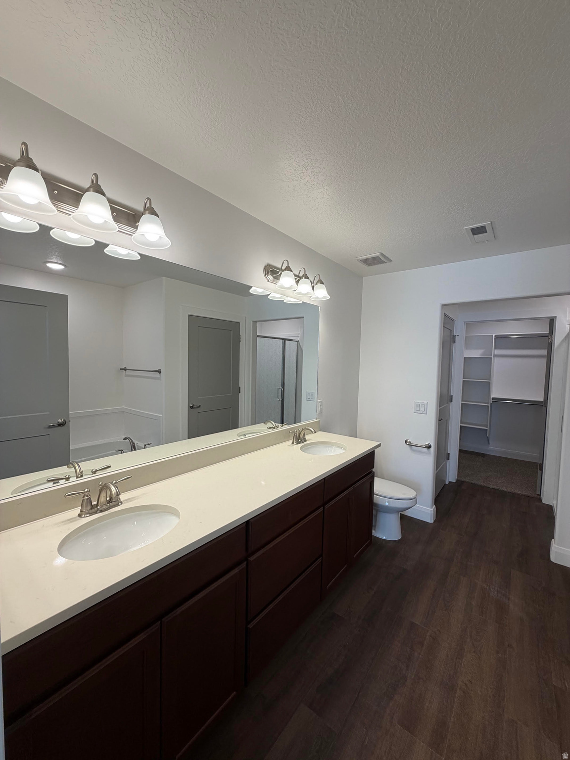 COUNTRY VIEW VILLAS - Residential
