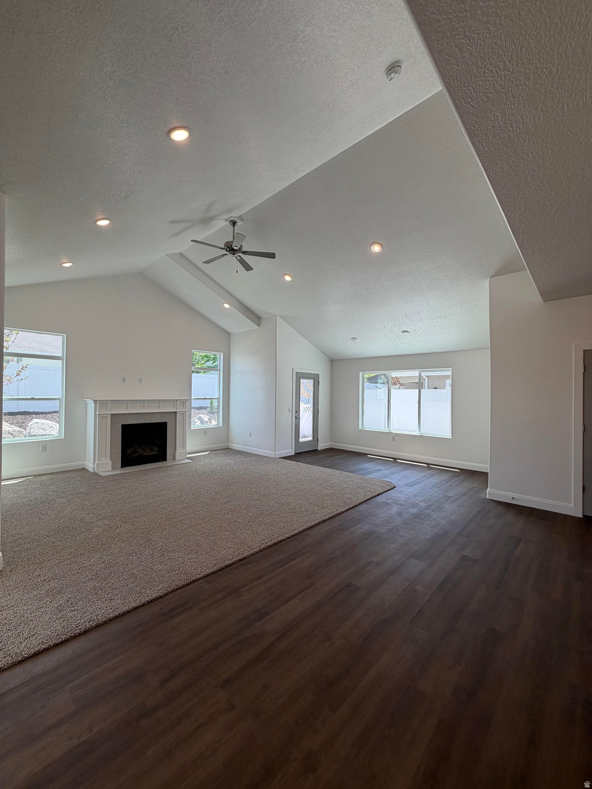 COUNTRY VIEW VILLAS - Residential
