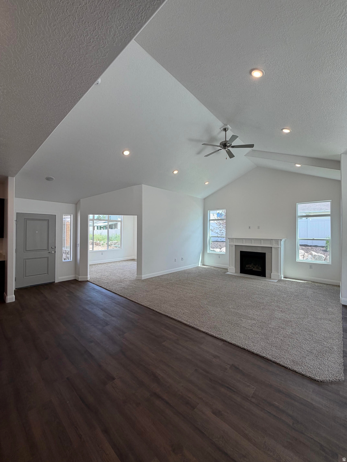 COUNTRY VIEW VILLAS - Residential