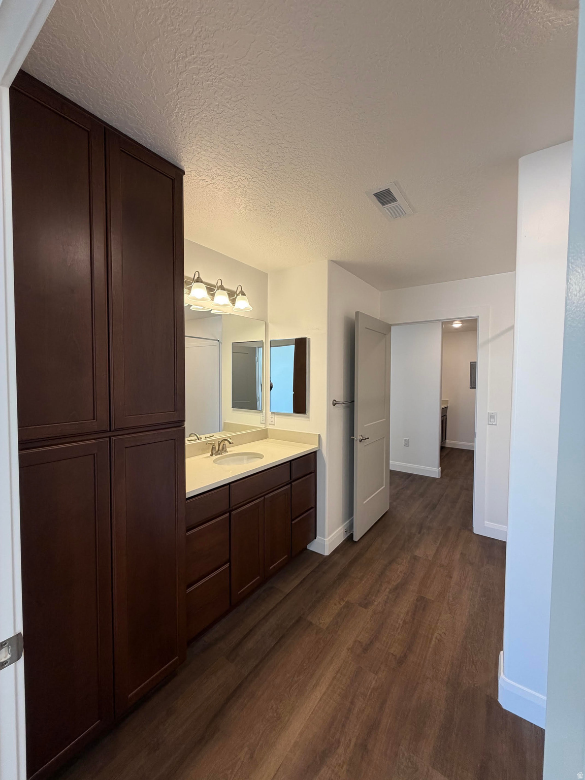 COUNTRY VIEW VILLAS - Residential