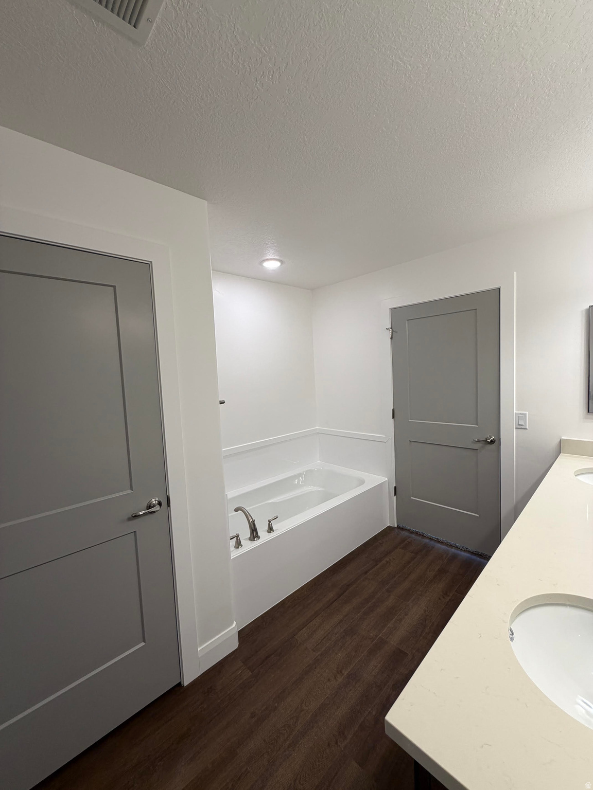COUNTRY VIEW VILLAS - Residential