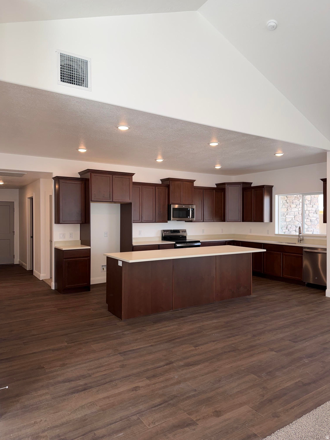 COUNTRY VIEW VILLAS - Residential