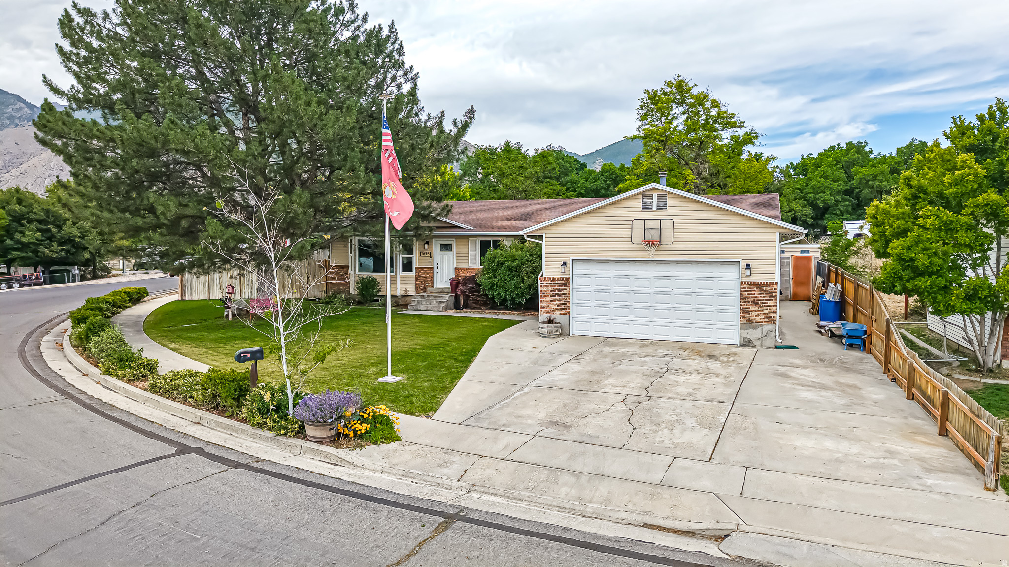 QUAIL HOLLOW - Residential