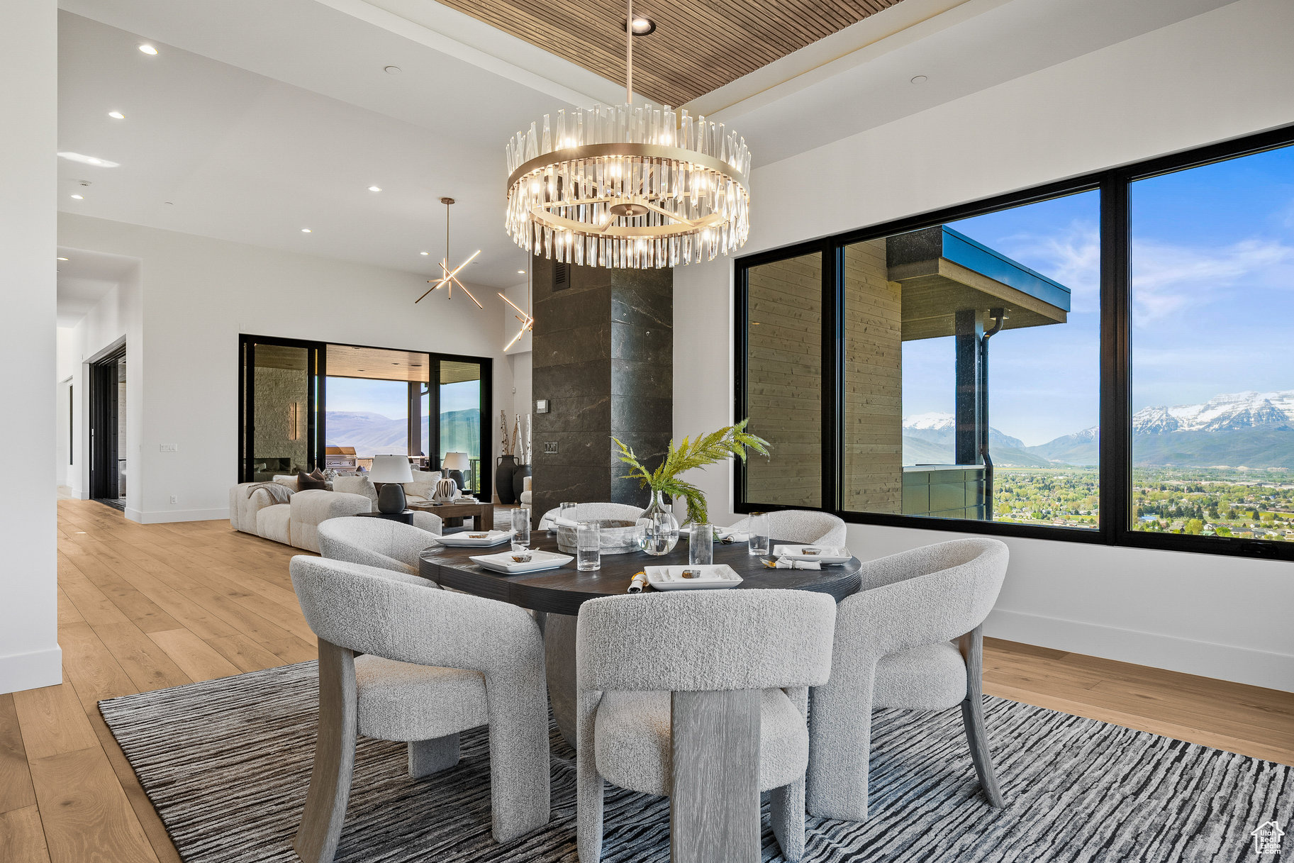 RED LEDGES - Residential