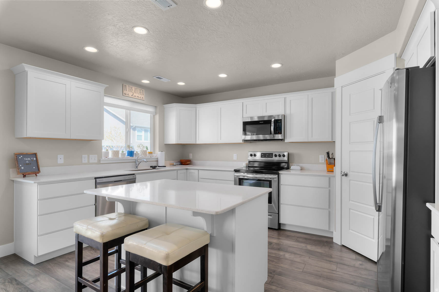 WOODLAND VIEW - Residential
