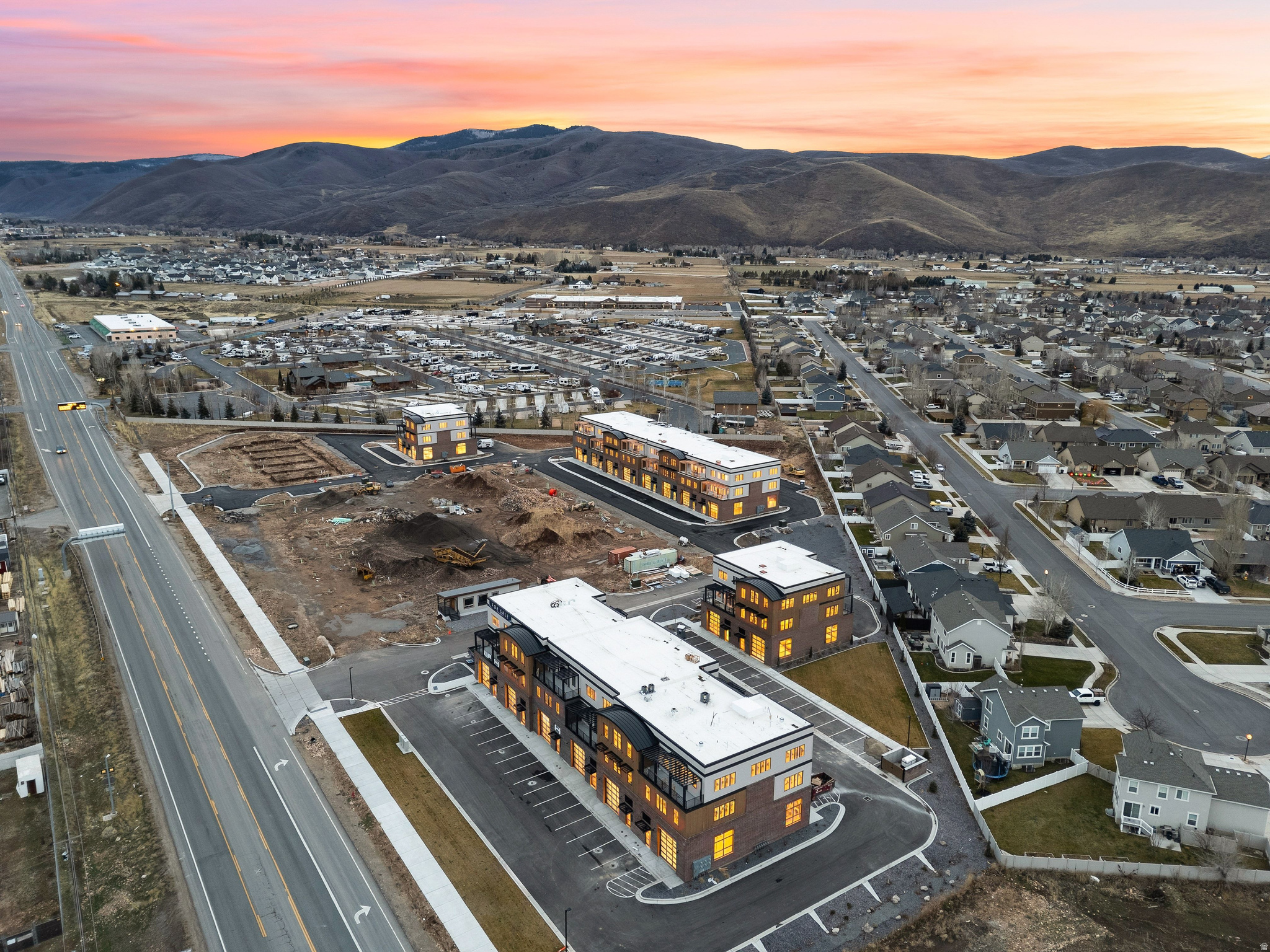 MOUNTAIN VIEW COMMONS - Residential