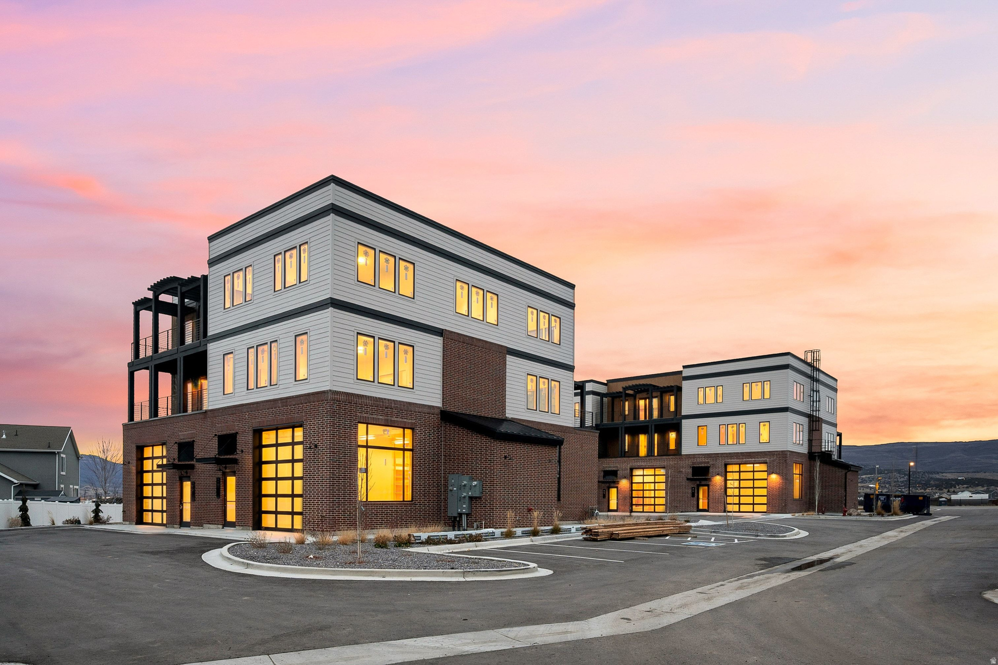 MOUNTAIN VIEW COMMONS - Residential