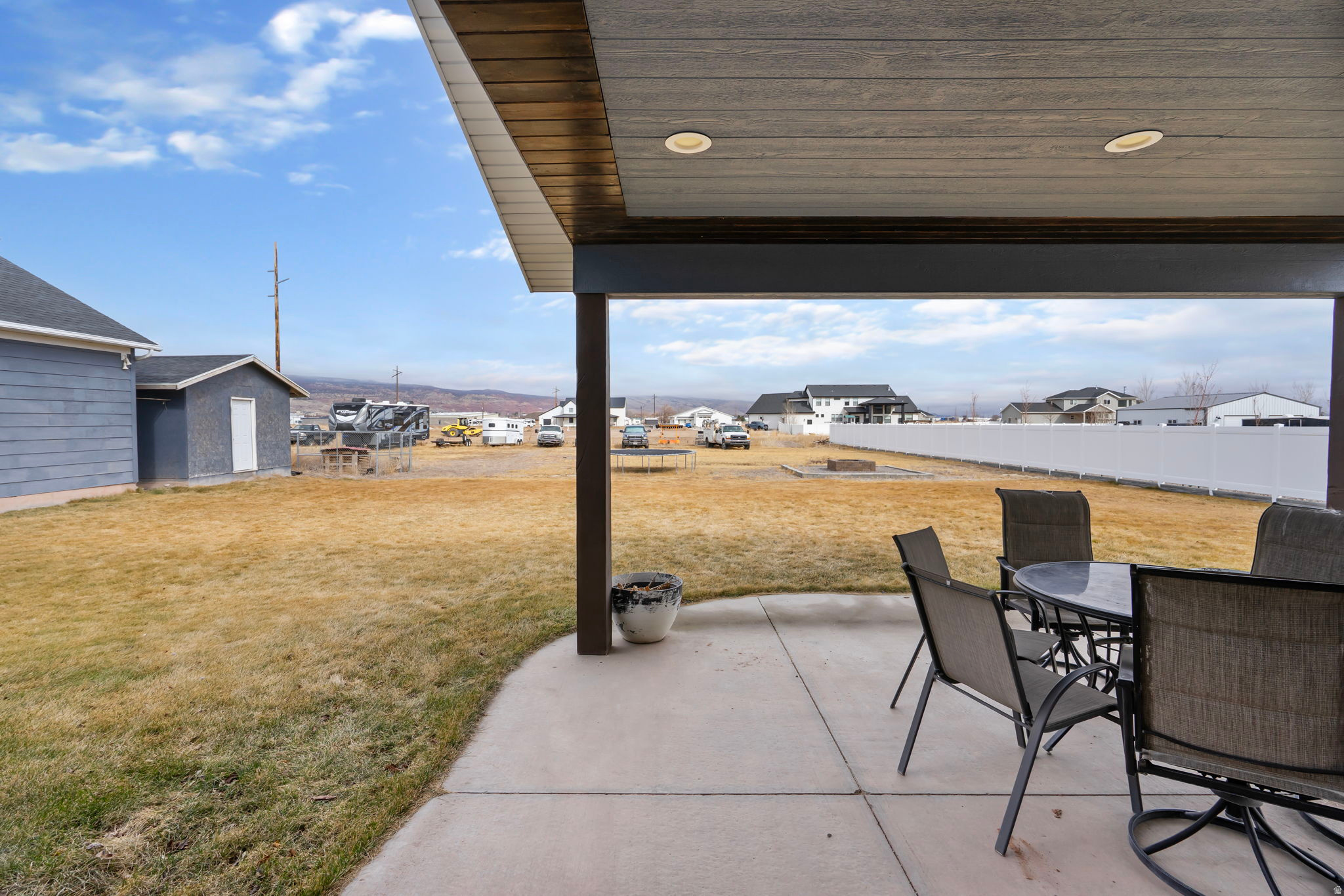 NORTH MEADOW - Residential