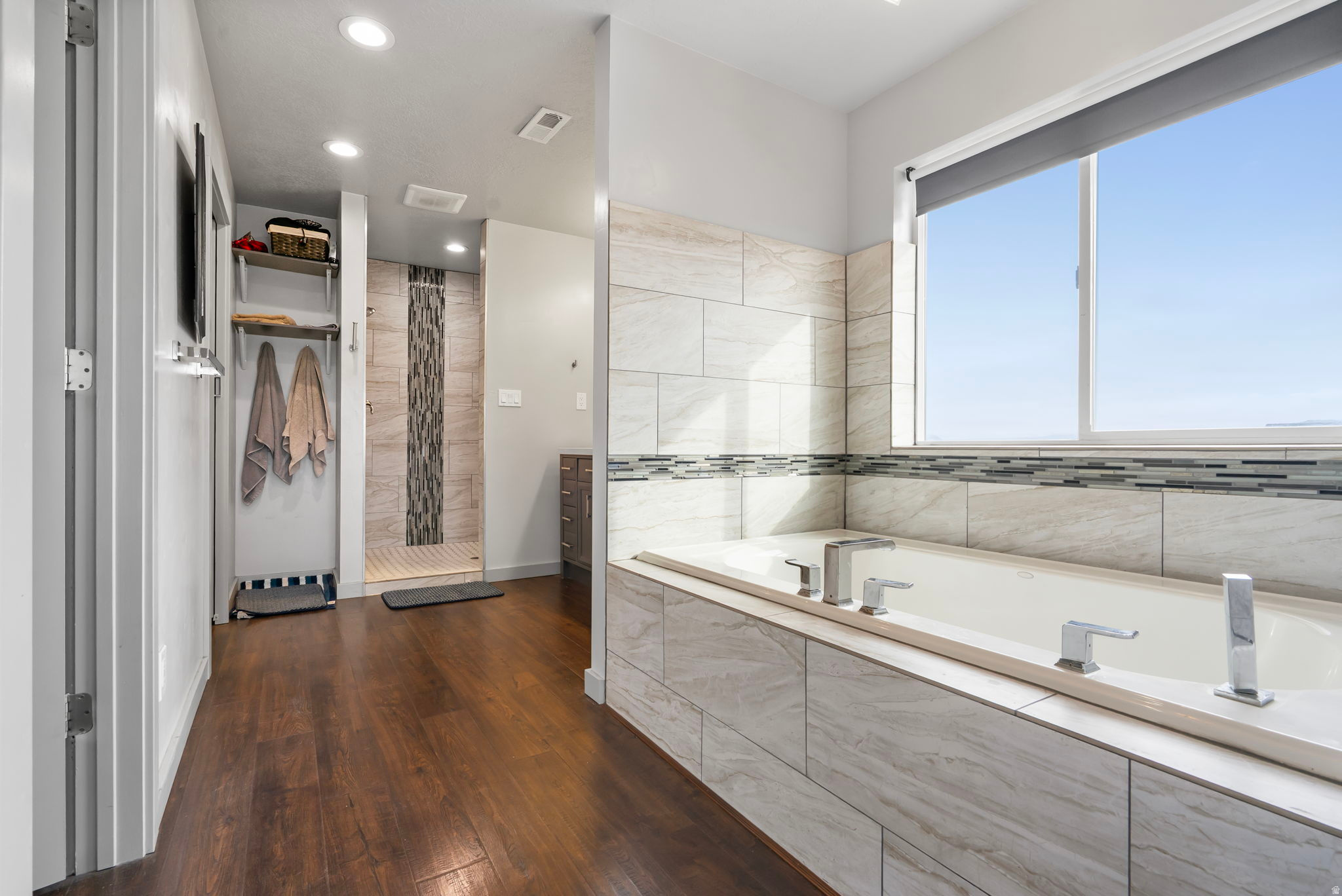 NORTH MEADOW - Residential