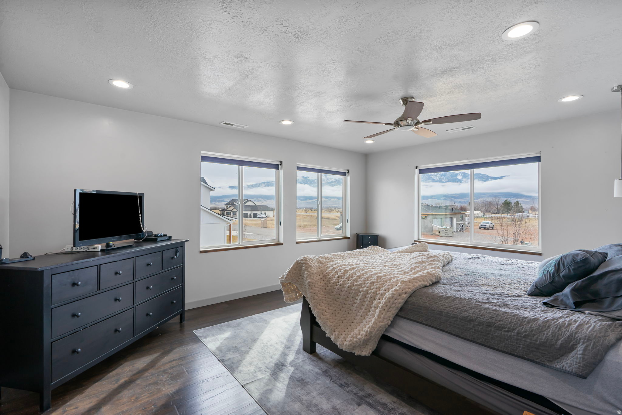 NORTH MEADOW - Residential