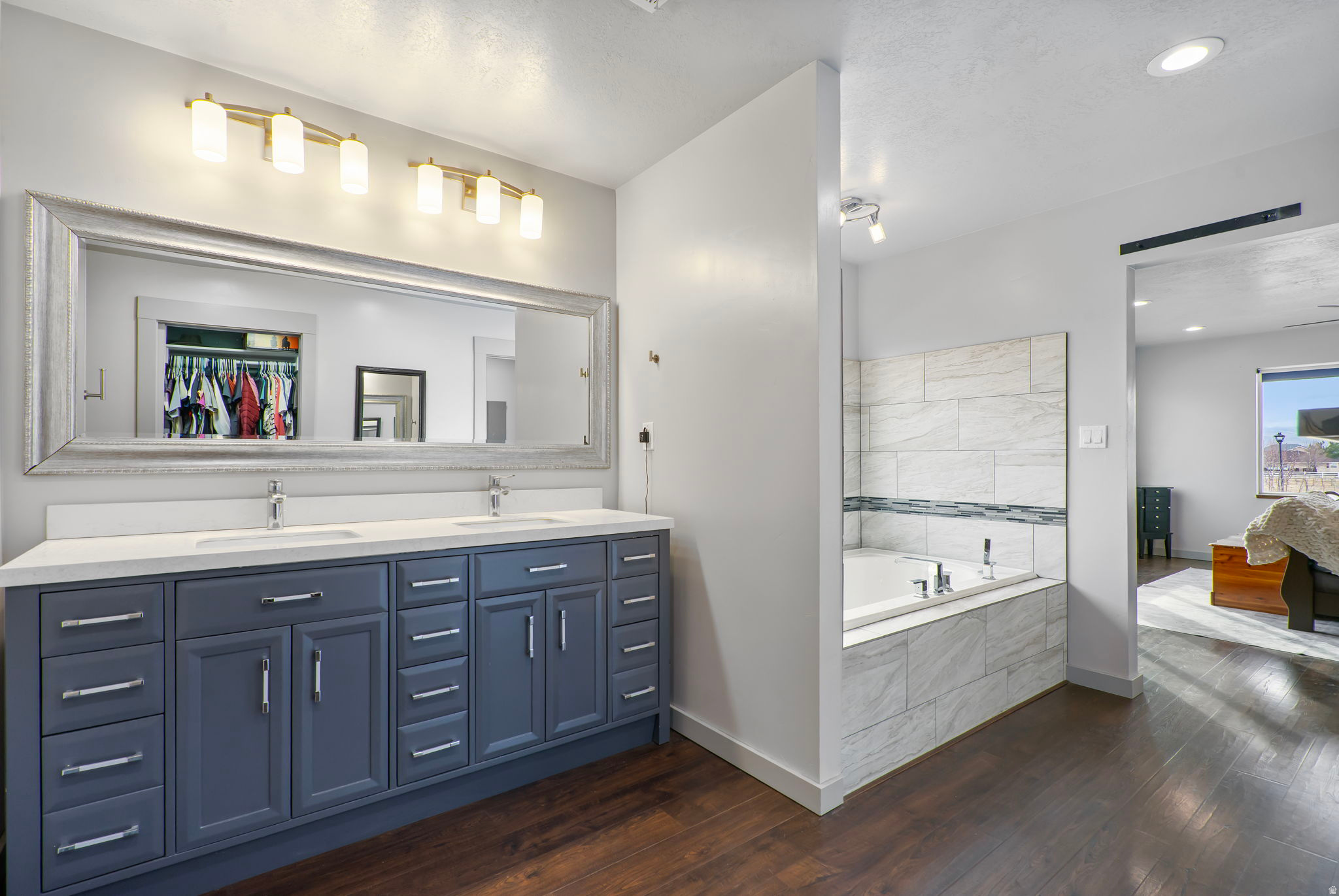 NORTH MEADOW - Residential