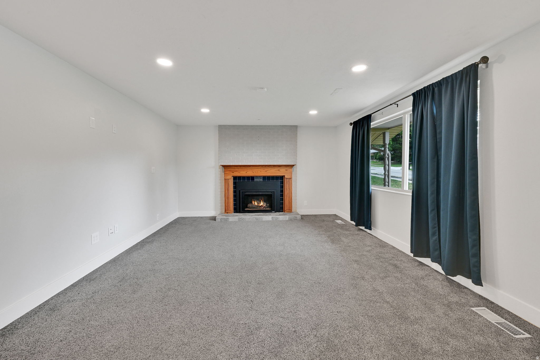 MOUNT LOMOND EST. #2 - Residential