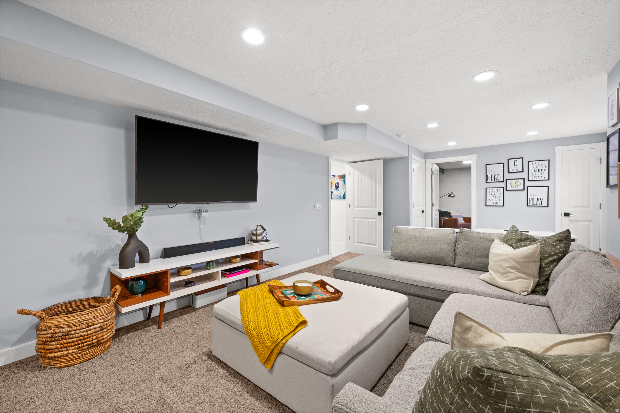 VALLEY WEST - Residential