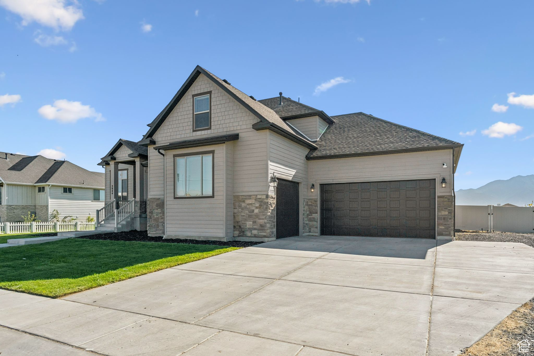 SUNSET EQUESTRIAN CL - Residential