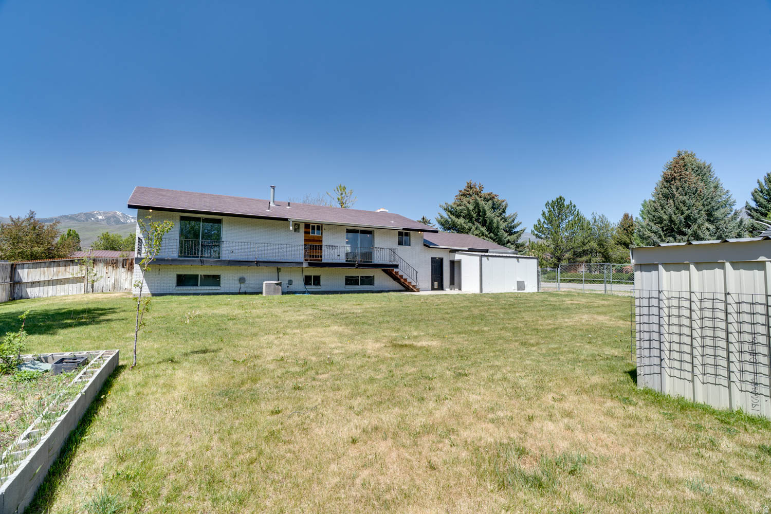 MIDWAY LANE - Residential