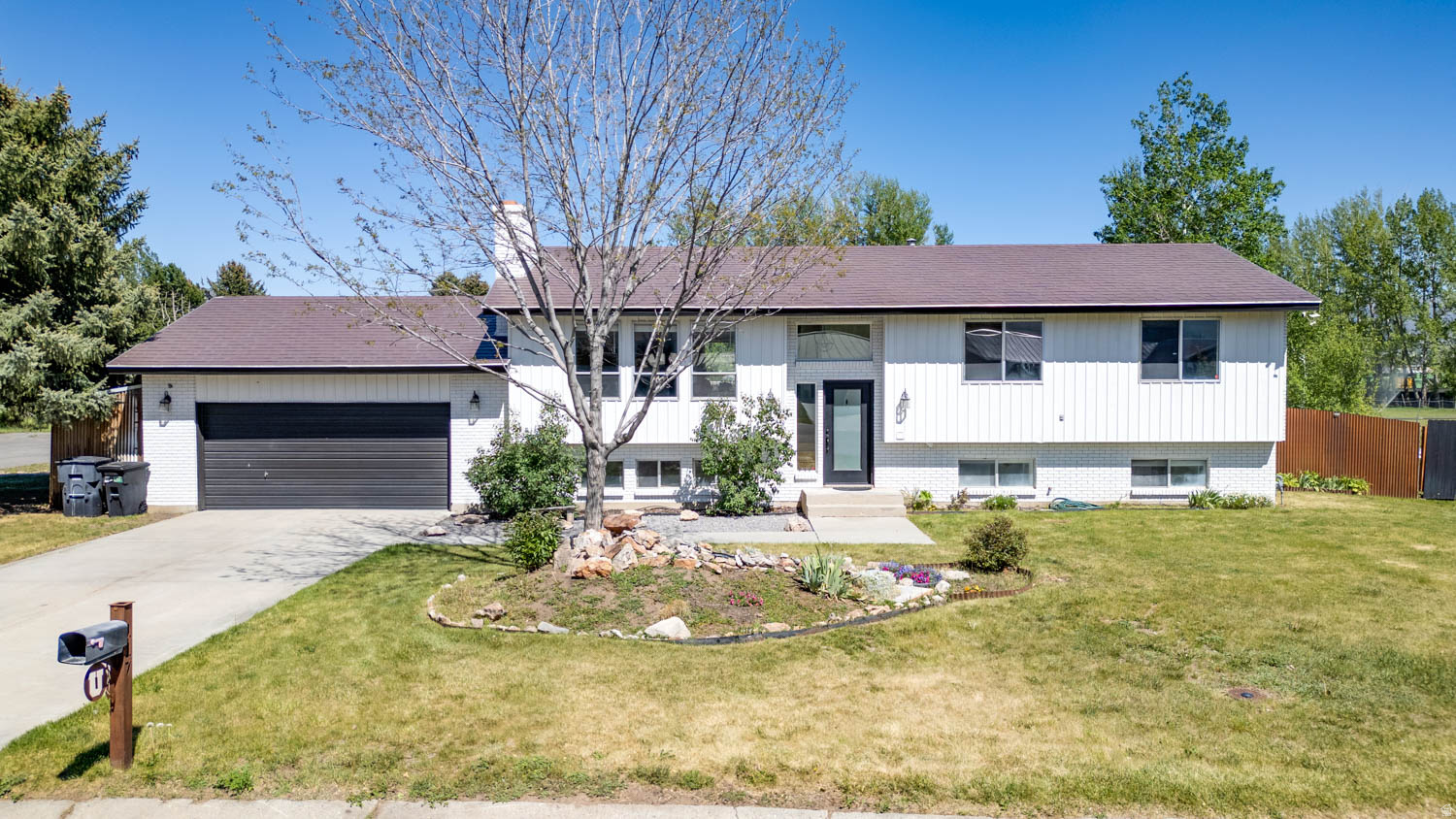 MIDWAY LANE - Residential