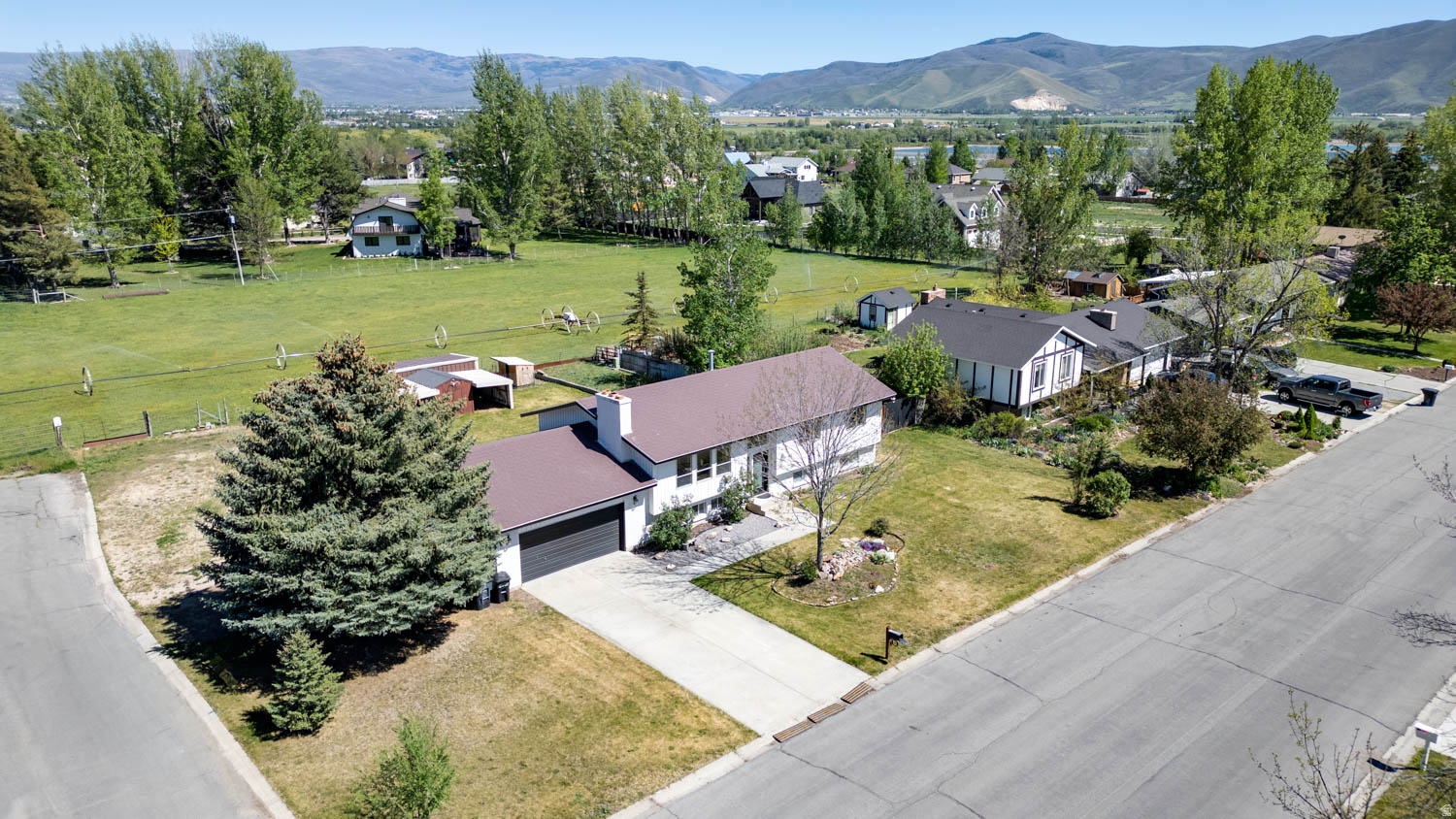 MIDWAY LANE - Residential