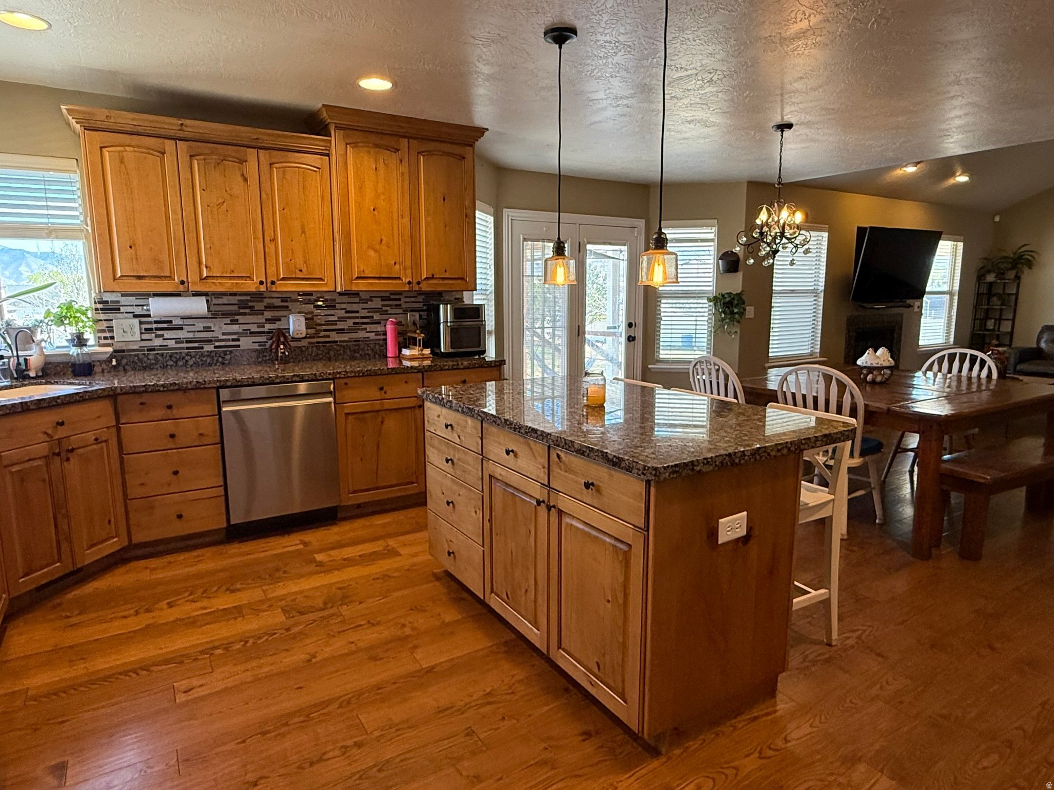 BLAKE MOUNTAIN VIEW - Residential
