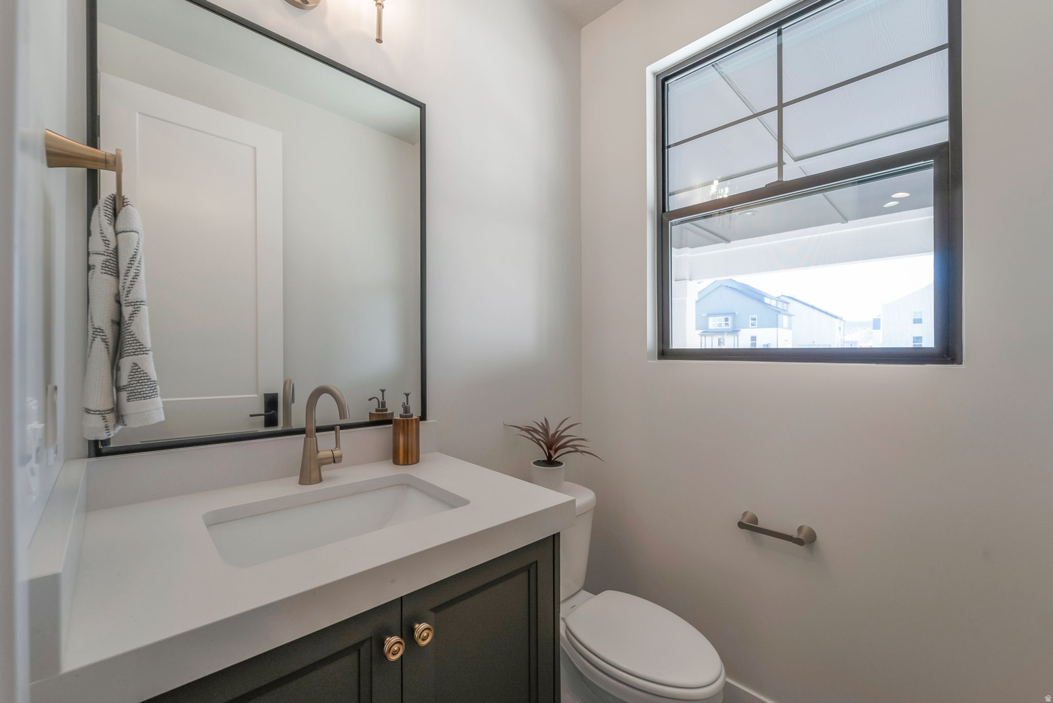 BEACON POINTE - Residential