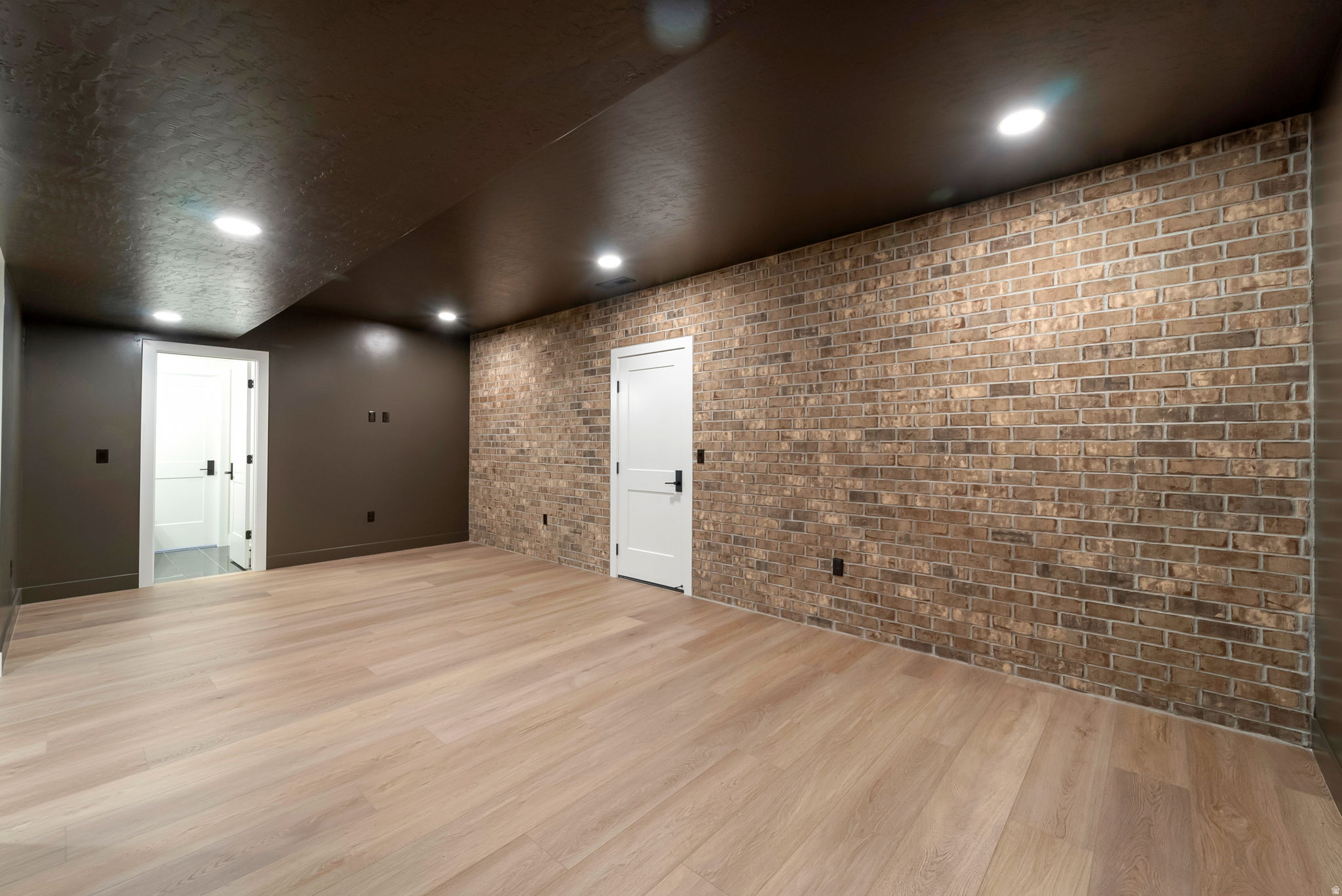 BEACON POINTE - Residential